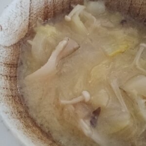 白菜と舞茸のお味噌汁